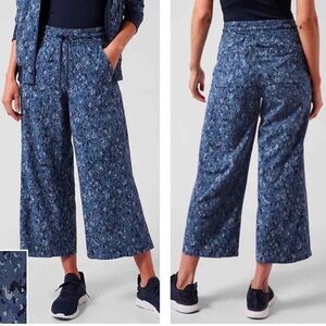 Athleta Women’s Avenue Wide Leg Crop Pant Captivate Chrome Blue Size 10